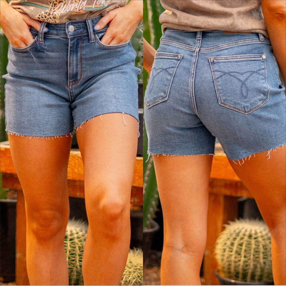 Judy Blue High Rise Denim Shorts Size Large Cutoff Medium Wash Stretch 5.5"